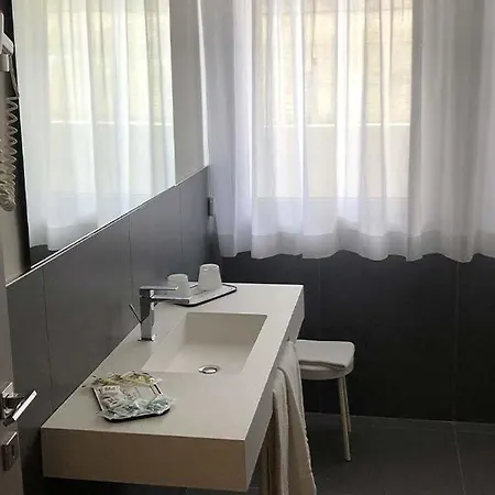 Capo Est Szálloda Gabicce Mare