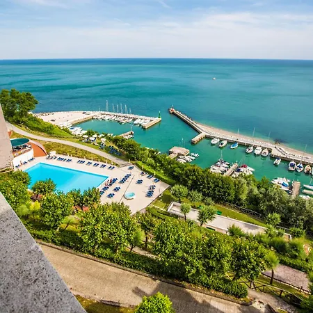Capo Est Szálloda Gabicce Mare